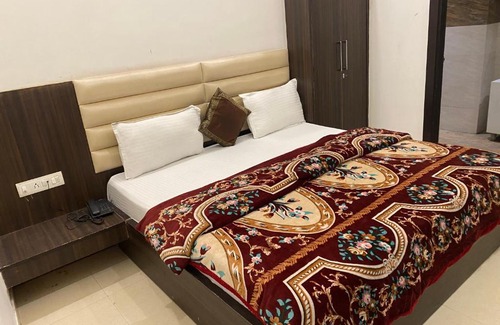 Amritsar Hotel | Noor Residency -- Walkin Distance from Golden Temple -- For Couple,Family,Group,Corporate