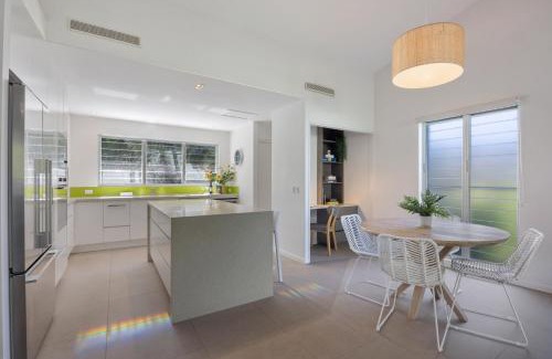 Sunshine Beach Casa | Noosa gem! Walking distance to cafes - shops - Sunshine Beach and dog Beach