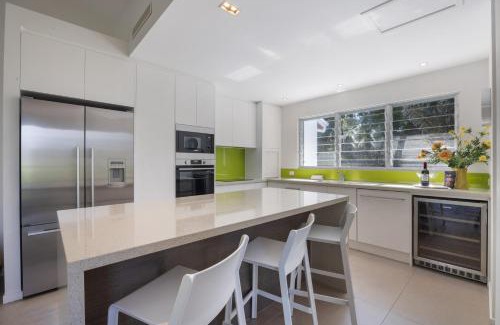 Sunshine Beach Casa | Noosa gem! Walking distance to cafes - shops - Sunshine Beach and dog Beach
