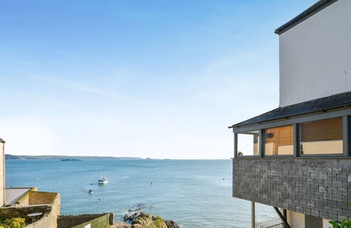 Cawsand Cabaña | Nor Nour - sleeps 6 guests in 3 bedrooms