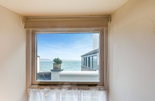 Cawsand Cabaña | Nor Nour - sleeps 6 guests in 3 bedrooms
