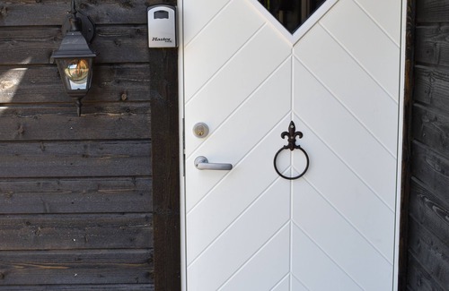 Kviteseid Cabina | Norbel Hytte is een Cosy Vakantiewoning aan het Meer Tussen de Bergen