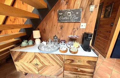 West Dover Casa | Nordic Chalet- Min to Mt Snow and Haystack. Hot tub, Sauna, Pond