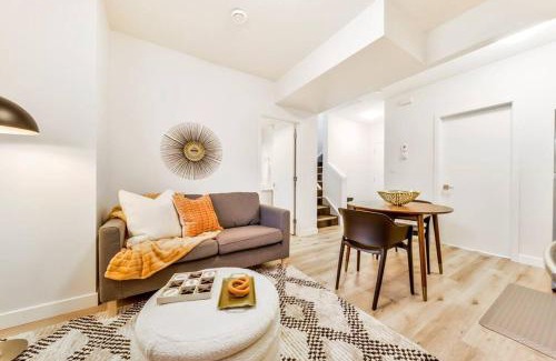 Jasper Place Casa | Nordic Retreat, 4BR, Min to WEM & DT, AirCon & Fireplace, Sleeps 10!