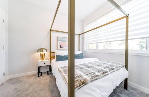 Jasper Place Casa | Nordic Retreat, 4BR, Min to WEM & DT, AirCon & Fireplace, Sleeps 10!
