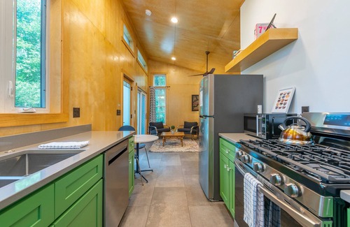 Black Mountain Casa | Nordic Tiny House | Pet-Friendly & 3 Min. to Town