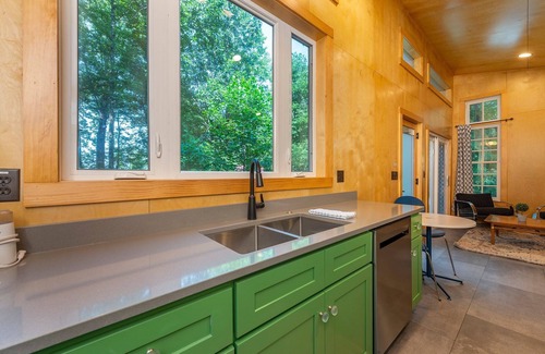Black Mountain Casa | Nordic Tiny House | Pet-Friendly & 3 Min. to Town