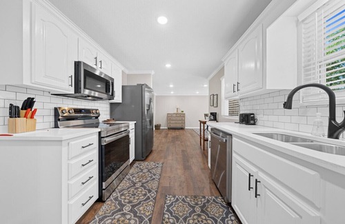 Russellville Casa | Nordin's Lake House Newly Renovated, Peaceful Lakefront Hideaway on Delaware Bay, Sleeps 10