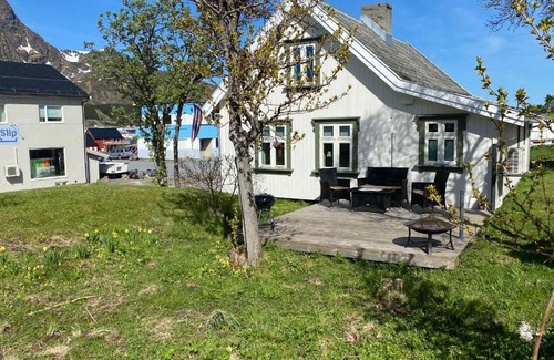 Ballstad Casa | Nordlandshuset "Lottebakken", Ballstad in Lofoten