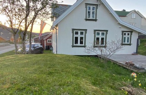 Ballstad Casa | Nordlandshuset "Lottebakken", Ballstad in Lofoten