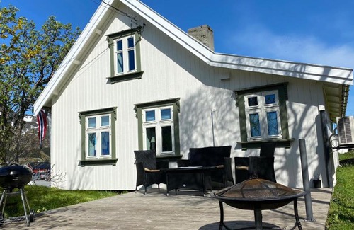 Ballstad Casa | Nordlandshuset "Lottebakken", Ballstad in Lofoten