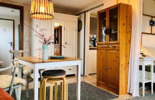 Westerholz Apartamento | Nordlicht - Herzliche 1-Zimmer FeWo mit Meerblickbalkon