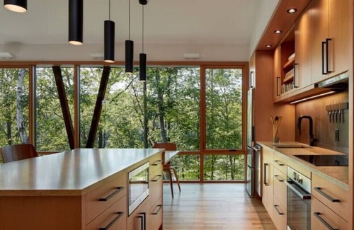 Clam Falls Cabina | Nordlys Lodging Co. - LongHouse