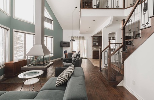 Saint-Brigitte-de-Laval Casa | Nordlys with hot tub - lake access & petfriendly