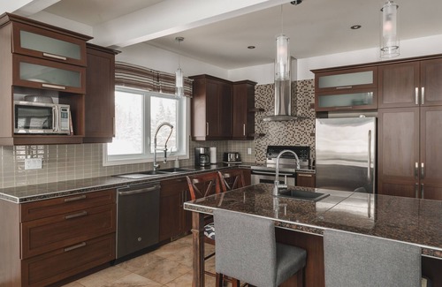 Saint-Brigitte-de-Laval Casa | Nordlys with hot tub - lake access & petfriendly
