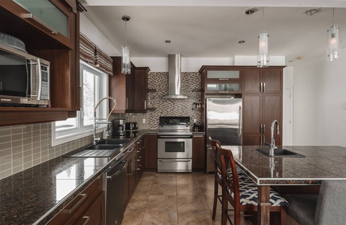 Saint-Brigitte-de-Laval Casa | Nordlys with hot tub - lake access & petfriendly