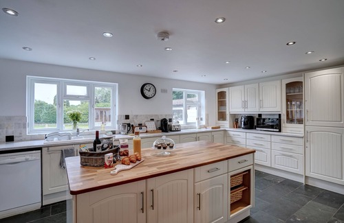 Heacham Cabaña | Norfolk Luxe Beach House Sleeps 8 Dog Friendly
