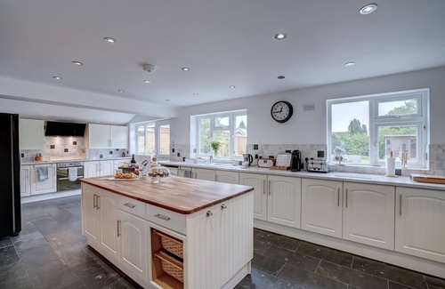 Heacham Cabaña | Norfolk Luxe Beach House Sleeps 8 Dog Friendly