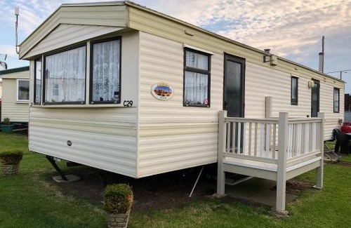 Bacton Casa | Norfolk Poppy Caravan - Sleeps 4 - WiFi and Sky TV Included