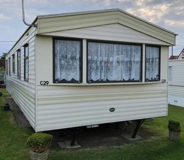 Bacton Casa | Norfolk Poppy Caravan - Sleeps 4 - WiFi and Sky TV Included