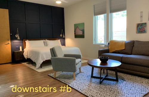 Athens Apartamento | NormalBnB - 2 Blocks From Restaurants, Bars, Hospital