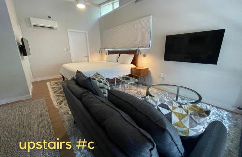 Athens Apartamento | NormalBnB - 2 Blocks From Restaurants, Bars, Hospital