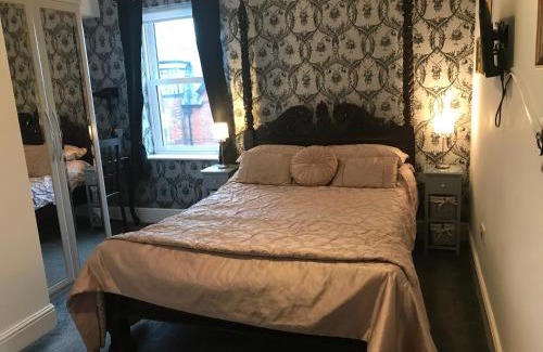 West Cliff Casa | Norman Guest House with Free Parking