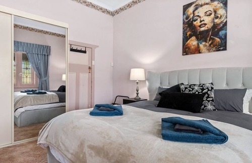 Williamstown Cama Y Desayuno | Norms Farm Vineyard Retreat, perfect for families & friend groups