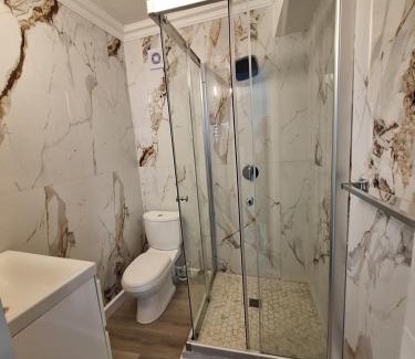 Brittons Hill Apartamento | Norms Near US Embassy