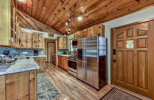 North Upper Truckee Casa | Normuk Mountaintop Home 2 habitaciones, 2 baños completos, ¡mascotas amigables!
