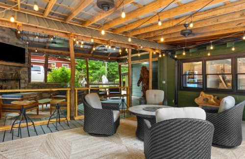 Clarkesville Cabina | North 40 Lodge and Cabin