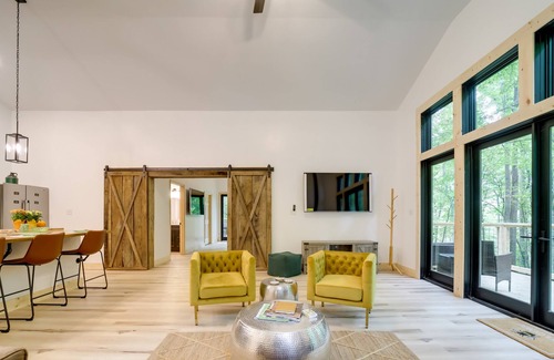 Hot Springs Cabina | North Carolina 'Bee Keepers Cabin' Near Rafting!