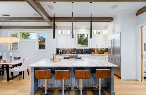 North End Casa | North End 5-BR Steps to Hyde Park & Downtown