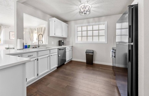 Sunset Casa | North End Gem w/ Hot Tub, Fast Wifi, GameRoom, Fire Pit