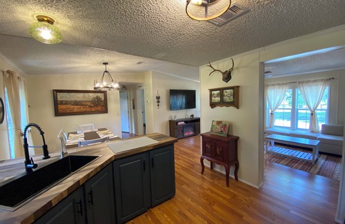 Old Town Cabina | North Florida Cabin near Springs / Trails / Farm Visit / Campground / Fire Pit
