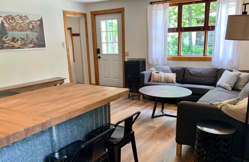 Sierra City Casa | North Fork Bungalow, In the woods. On the river. Beneath the Buttes.