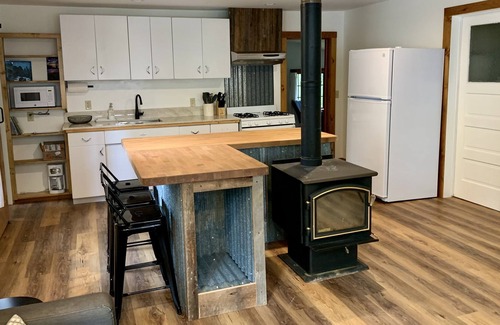 Sierra City Casa | North Fork Bungalow, In the woods. On the river. Beneath the Buttes.