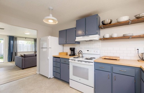 Eureka Cabaña | 🐶 North Fork Cottage: Convenient, Pet friendly, Modern Furnishings!🌲