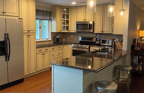 Cutchogue Casa | North Fork Vacation Home - Great location, Walk to Beach - with Hot Tub