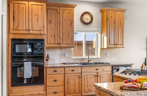 Flying Horse Casa | North Gate Getaway | Pet Friendly | Game Room
