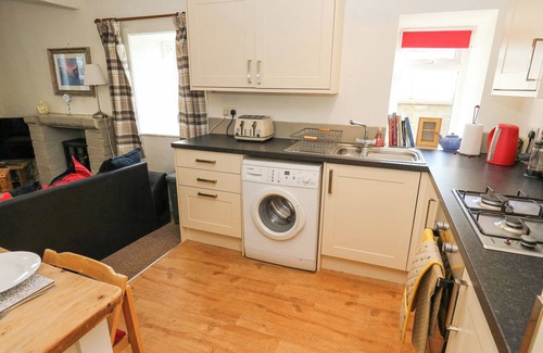 Oxenhope Cabaña | NORTH IVES COTTAGE, pet friendly, with a garden in Oxenhope