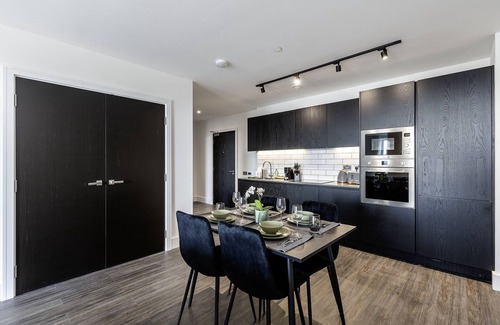 College Park and Old Oak Apartamento | North Ken IV - 1-Bedroom+Daybed+Balcony+Concierge