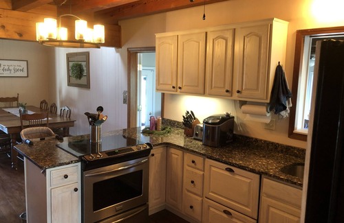 Salem Casa | North Keowee Family Lake House on Private Cove With Dock / 5 MIN FROM JOCASSEE