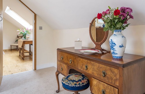 Worlington Cabaña | North Leigh Barn - a mkt - marketing that sleeps 4 guests in 2 bedrooms