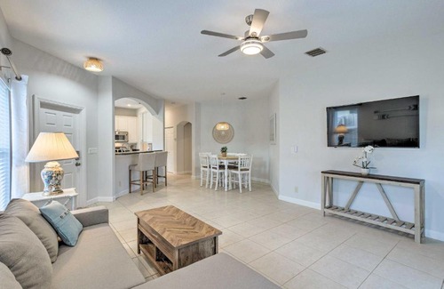Juno Beach Casa | North Palm Beach Townhome about 2 Mi to Beach!