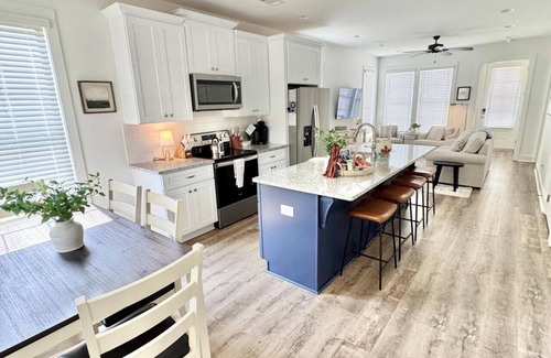 Auburn - Opelika Casa | North Plains 6- Minutes from Toomers and 280, 2 king bed end unit