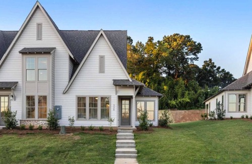 Auburn - Opelika Casa | North Plains 6- Minutes from Toomers and 280, 2 king bed end unit