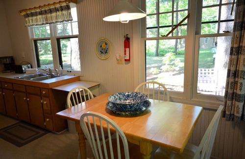 Holland Casa | North Red, a cozy 2-bedroom condo in the heart of Holland, MI, perfect for up to 6 guests.