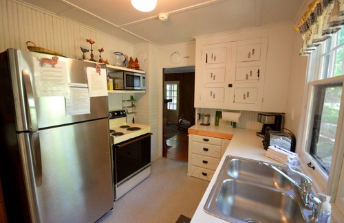 Holland Casa | North Red, a cozy 2-bedroom condo in the heart of Holland, MI, perfect for up to 6 guests.