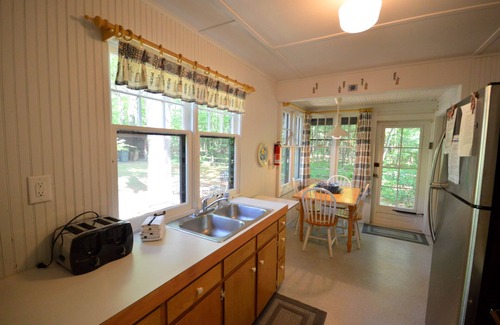 Holland Casa | North Red, a cozy 2-bedroom condo in the heart of Holland, MI, perfect for up to 6 guests.